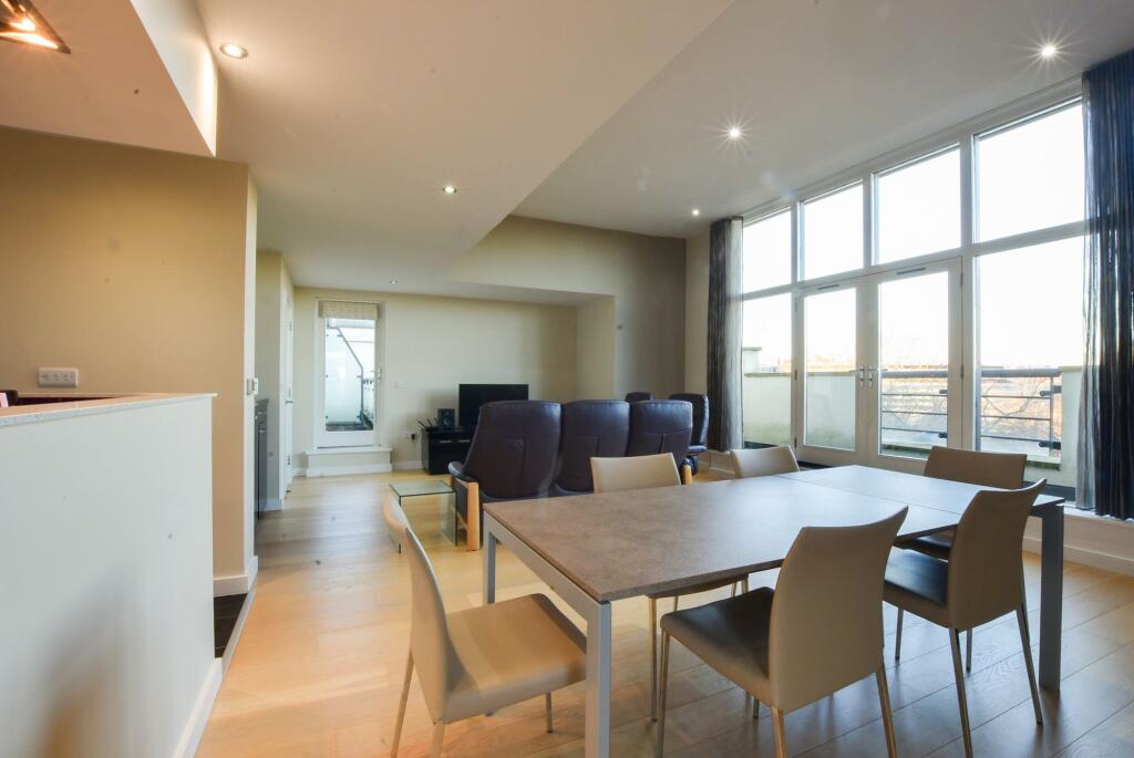 Lounge Dining Area