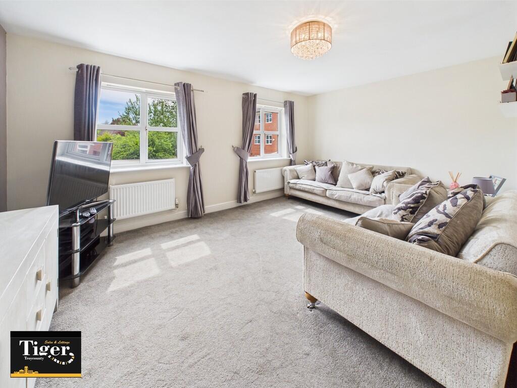 CAM02176G0-PR0571...