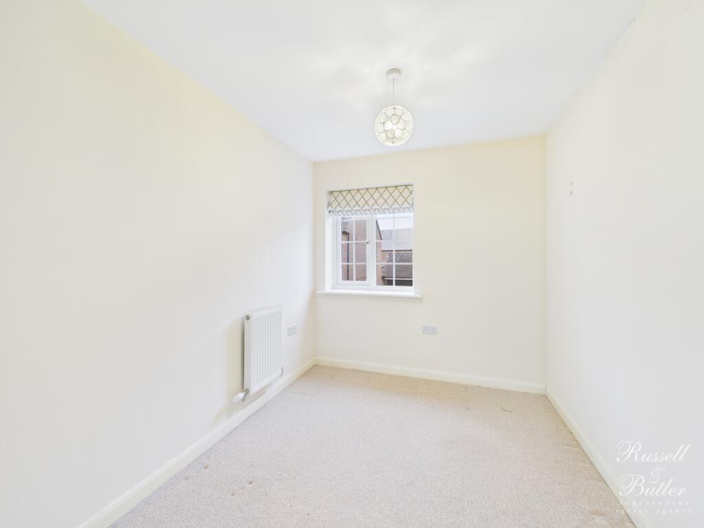 CAM02127G0-PR0366-STILL029