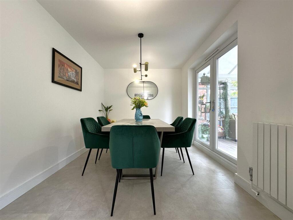 Dining Room 088