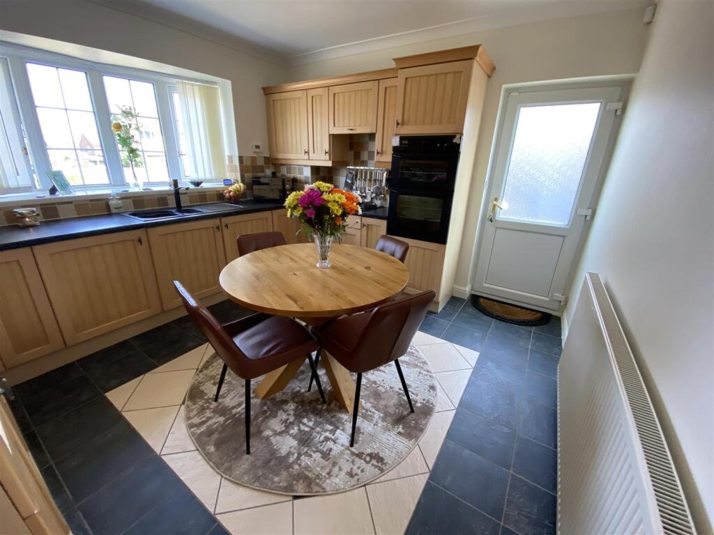 Kitchen:
