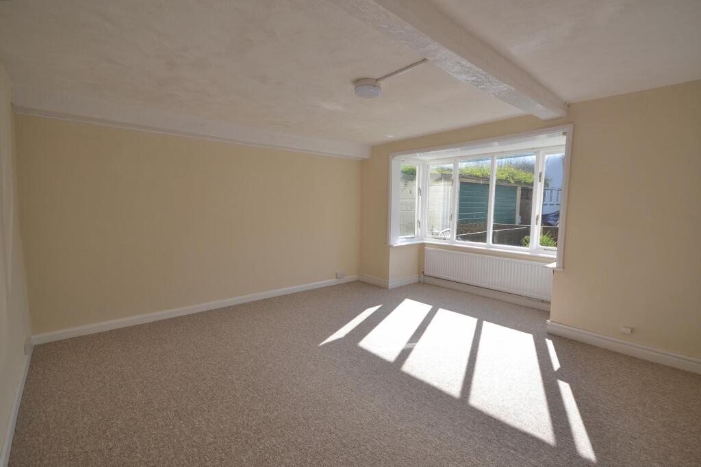 5 Chequers Lane loun