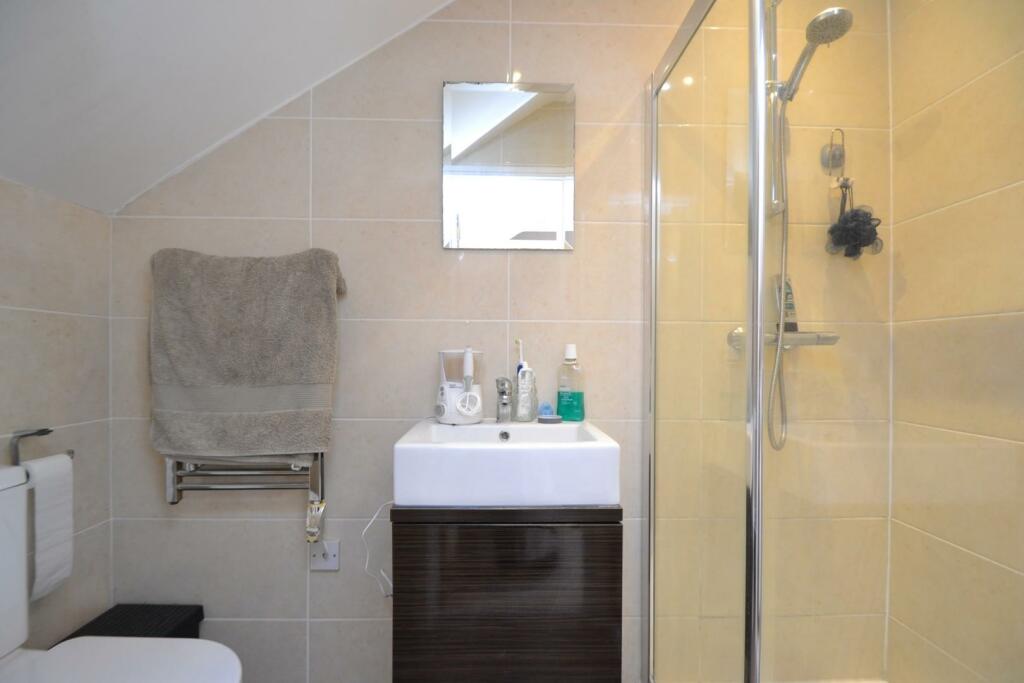 EnSuite to Bedroom One.JPG