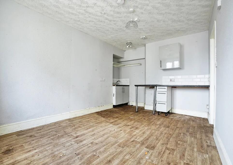 5 - Block of Flats for Auction, Paulton, Bristol.j