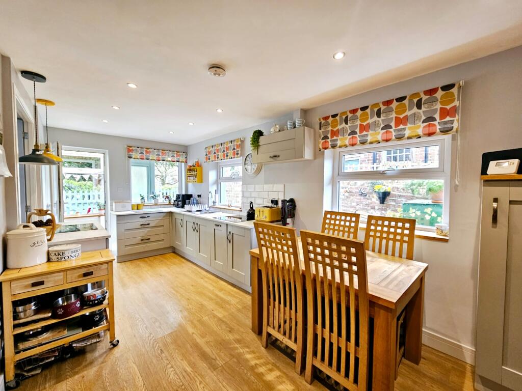 4d3be736-fec2-49e8-8b16-619a7bb18917