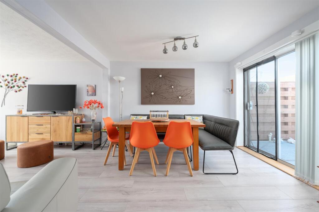 7 Fairley Court 008.JPG