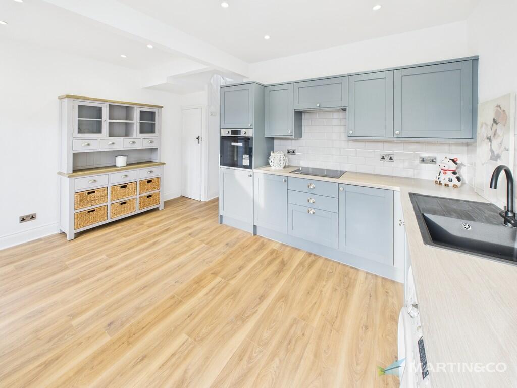 CAM02318G0-PR0569...