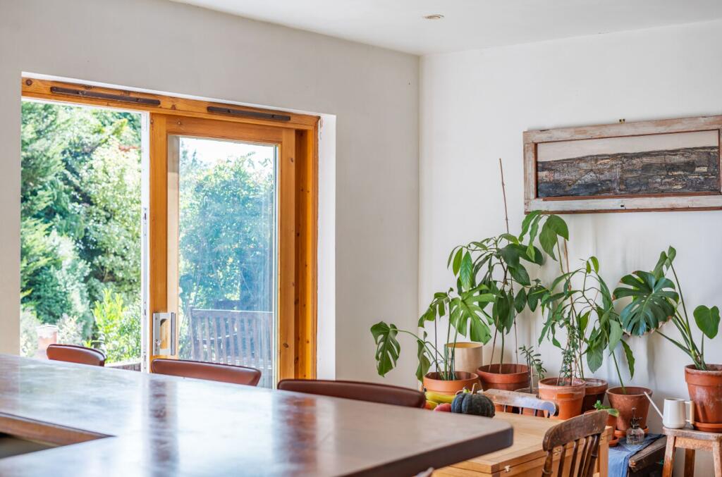 Kitchen/ Dining Room