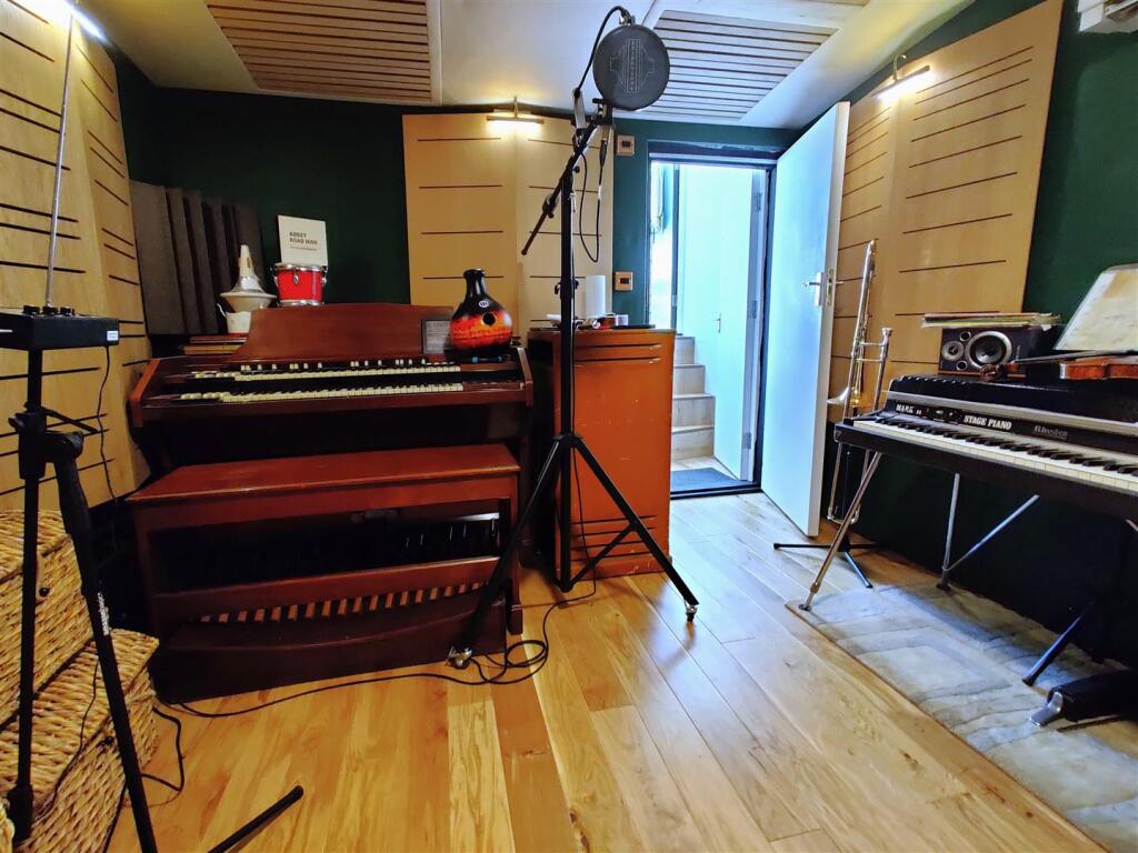 Music Studio/Home Office