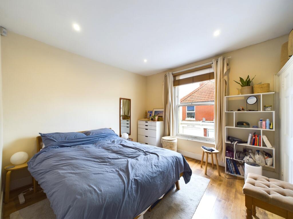 CAM02023G0-PR0037-STILL005