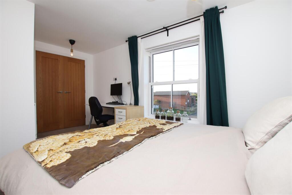 Bedroom 1b.JPG