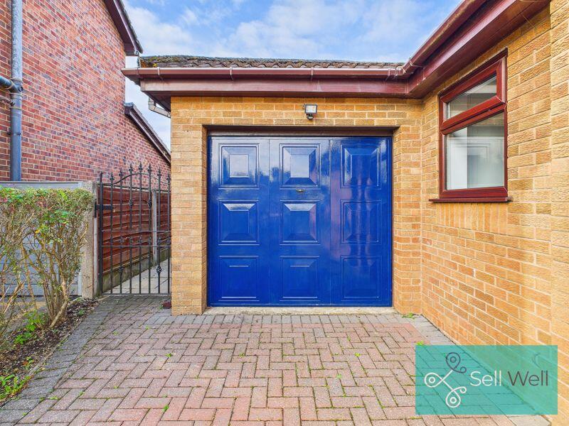 Driveway/Garage