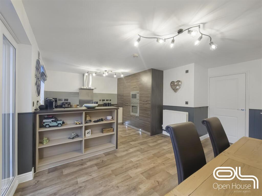 Henley Grove (2).jpg