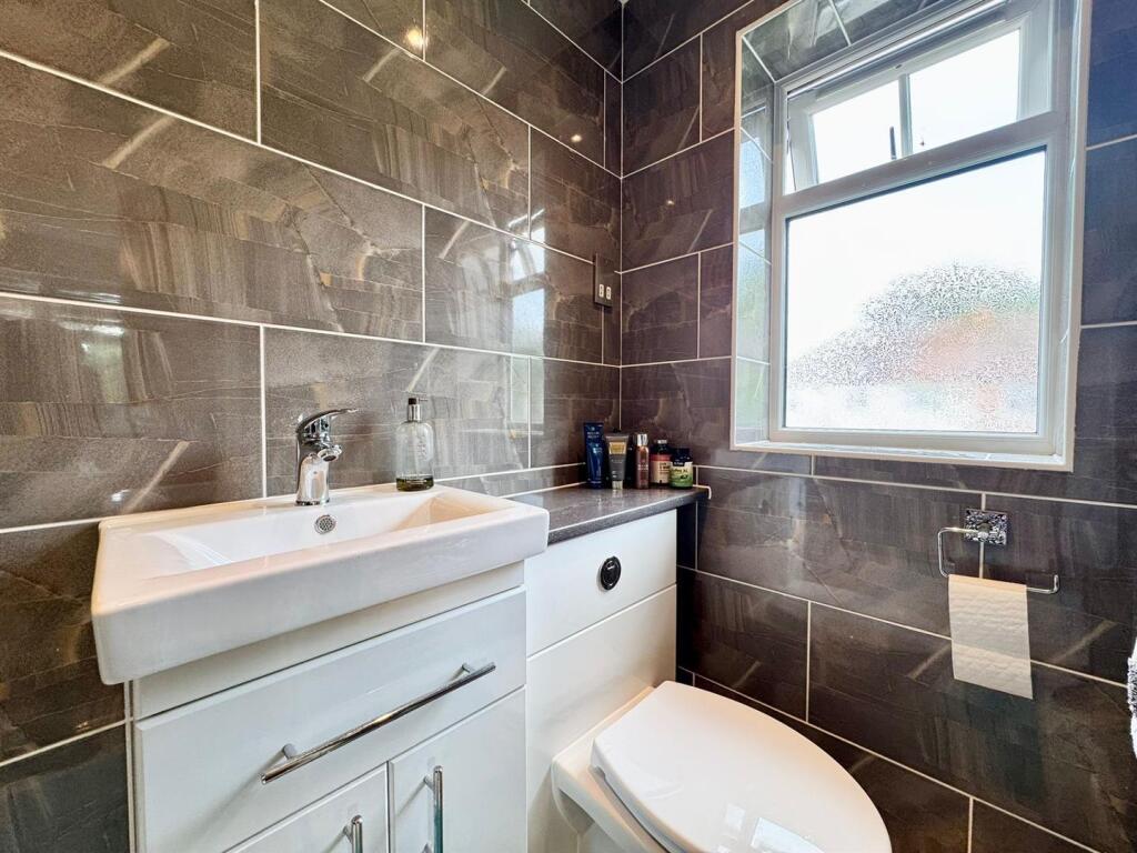 Master ensuite (2).jpg