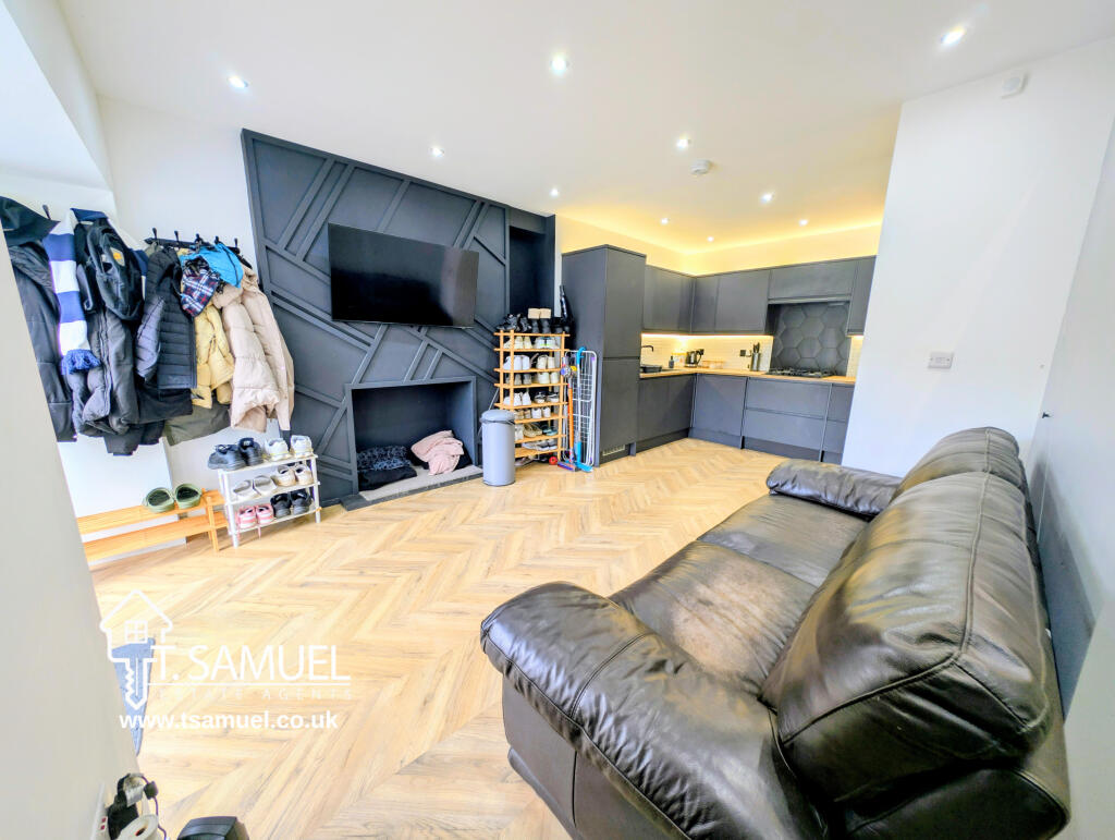 Kitchen / Dining / Family Room