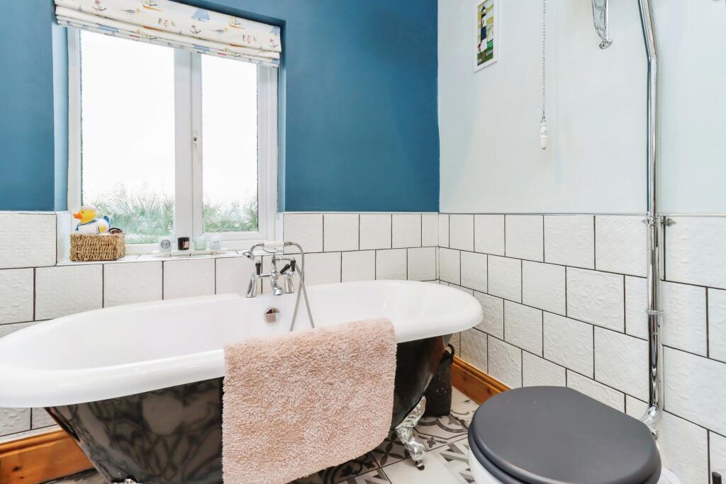 Bath/Shower Room