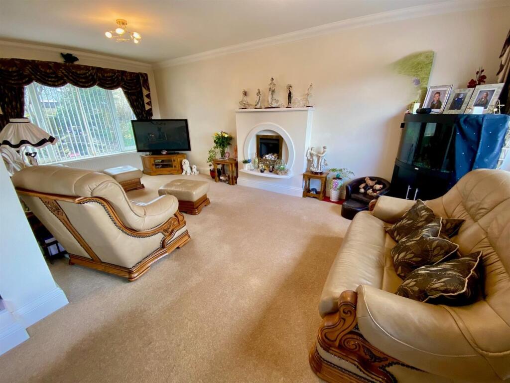 lounge..jpg