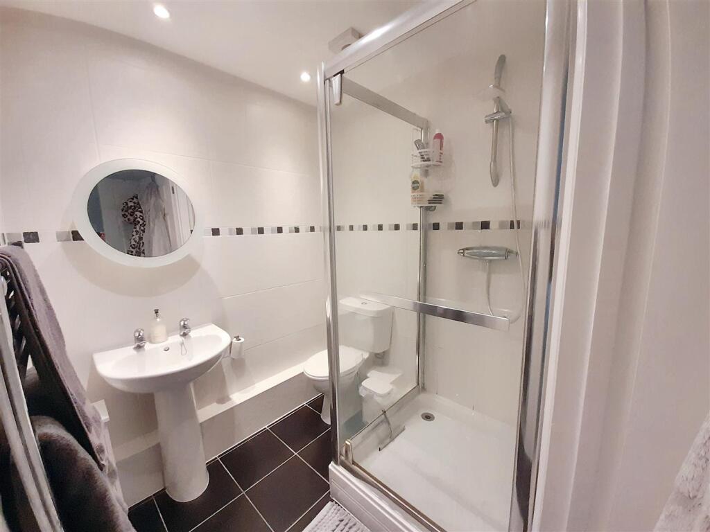 Ensuite shower room