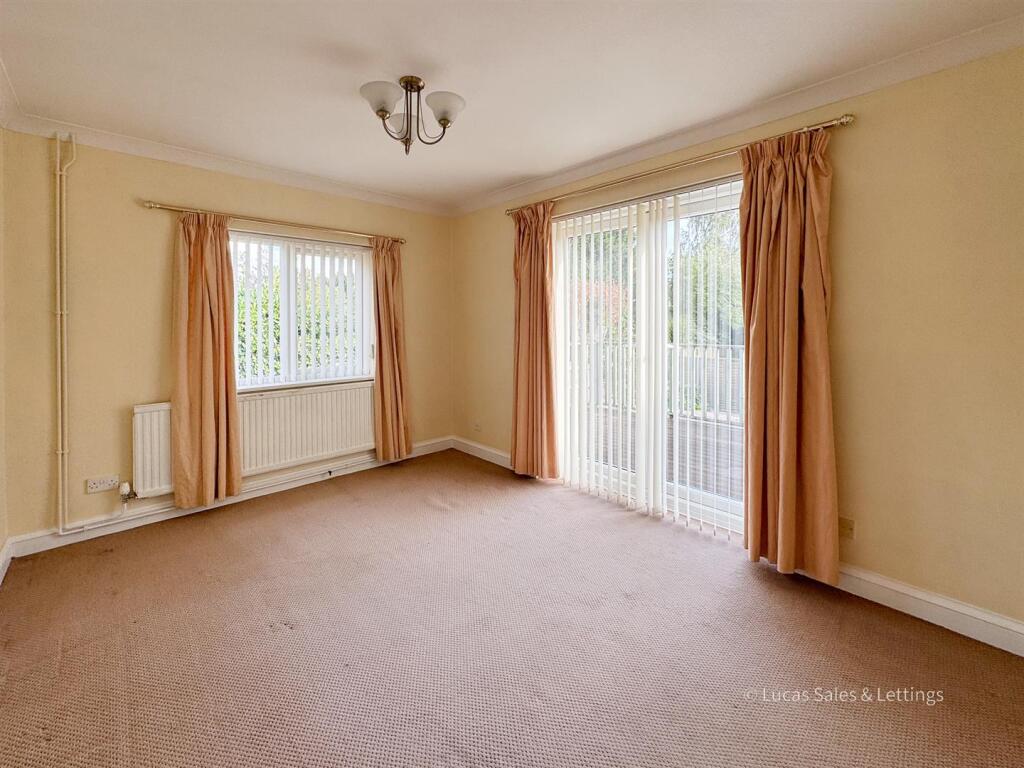 3 Larch Rd Kettering-13.jpg