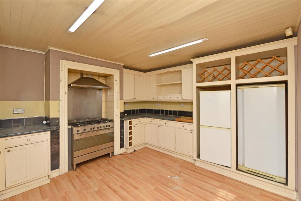 Dining Kitchen: