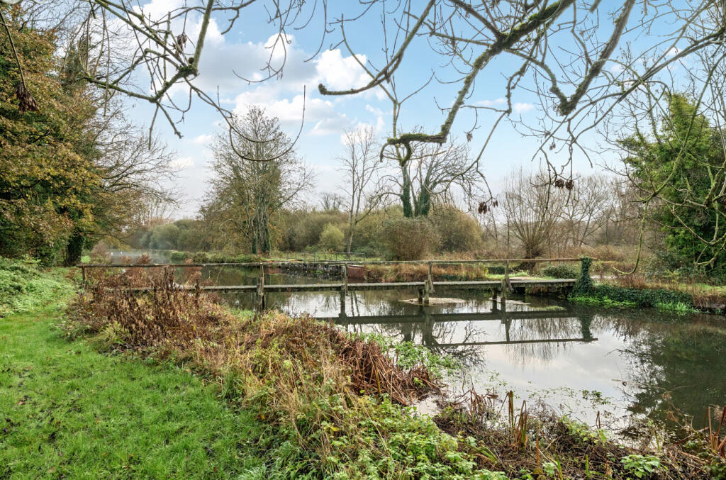 1385845-22-692963...