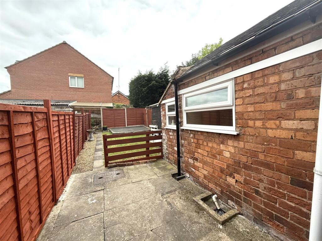 4 wharf road rear.jpeg