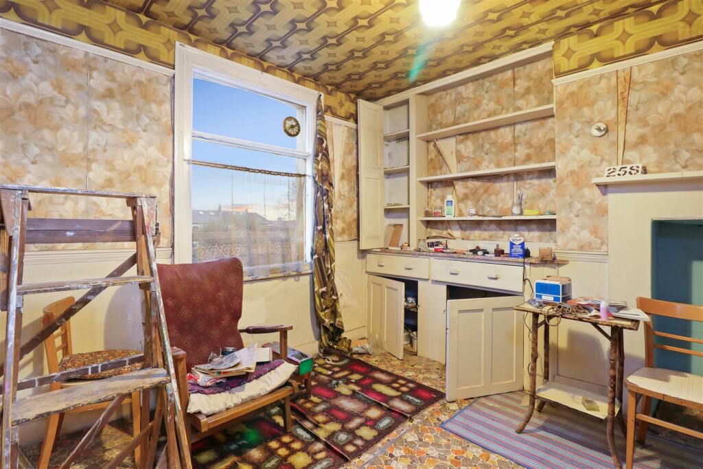 09-e13778921 AM 25 Clifford Gardens, Kensal Rise, 