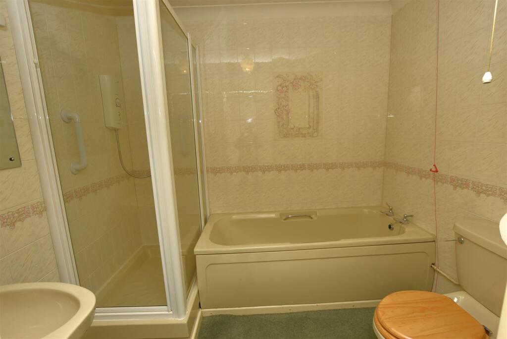 Bath/Shower Room