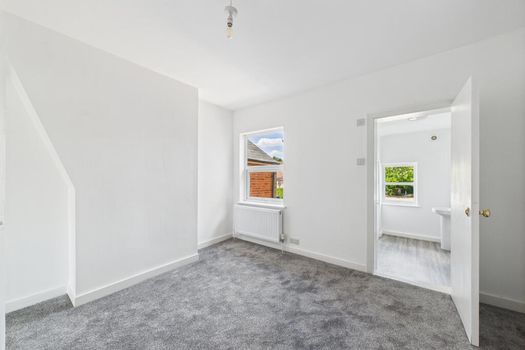 CAM05454G0-PR0036-STILL009