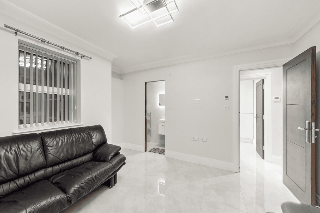 LIVINGROOM ONE