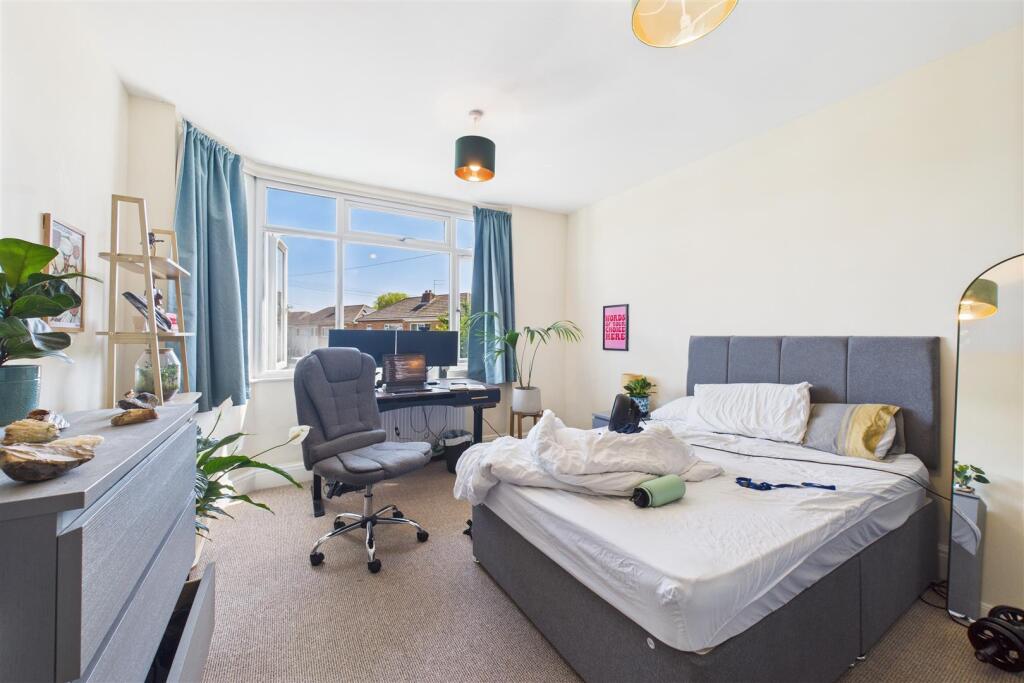 46 Frome Valley Road, Frenchay, Bristol BS16 1HE |