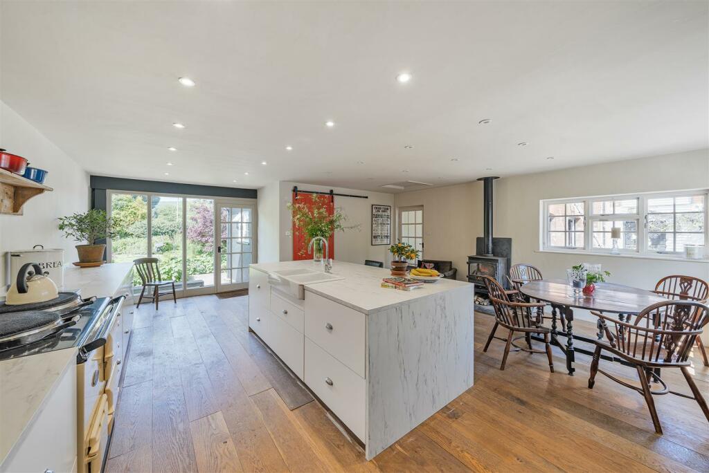 Page 2 large top1122384 (4)Pg3BR.jpg