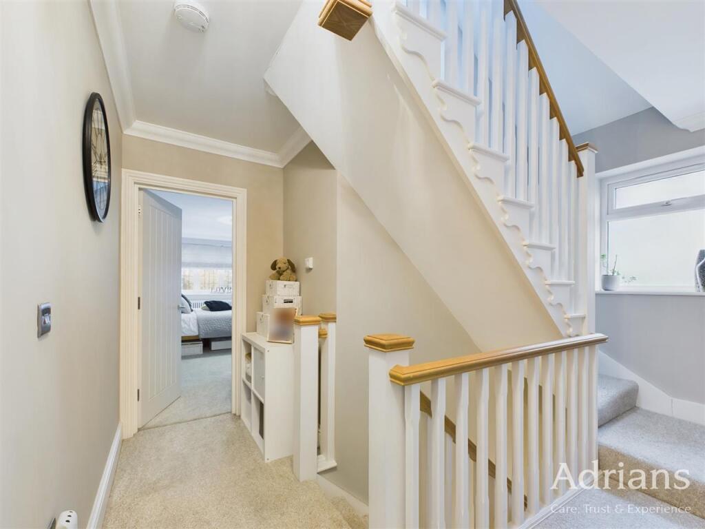 FIRST FLOOR LANDING