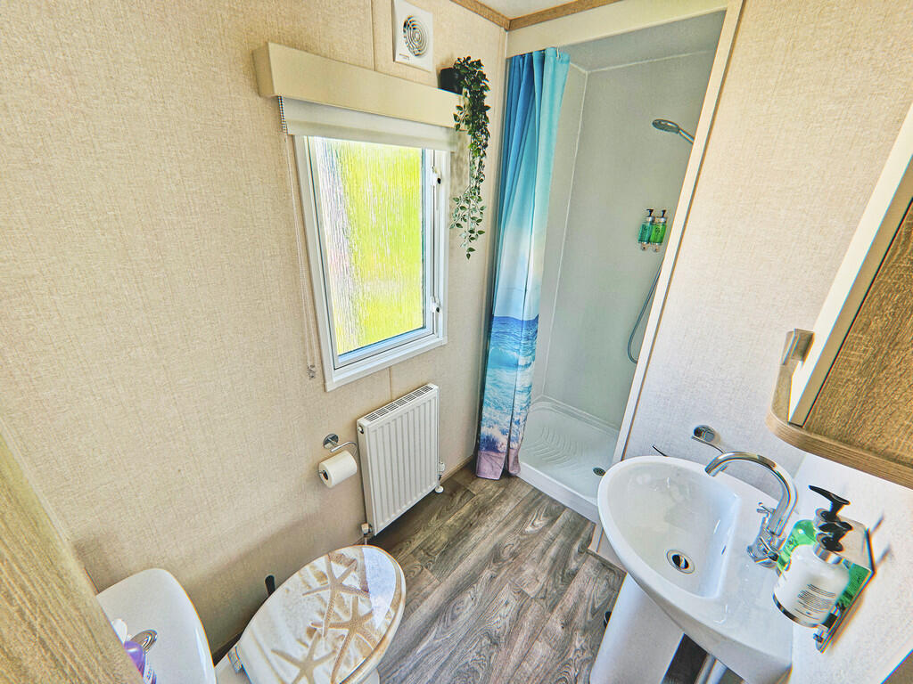 Rosa Bathroom 1