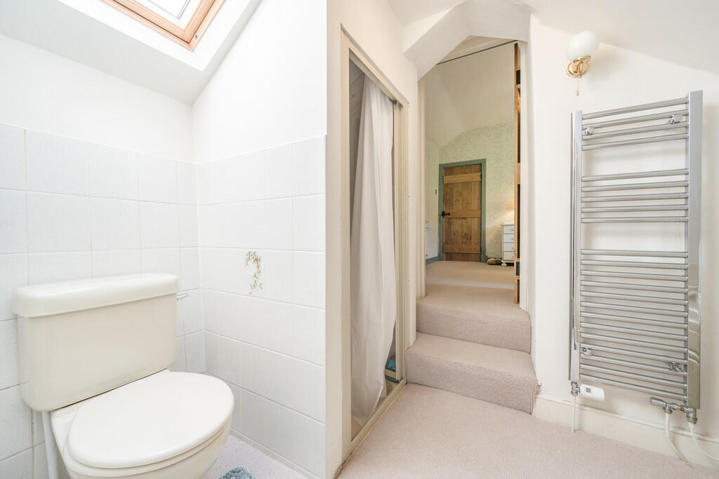 Ensuite Bedroom 1