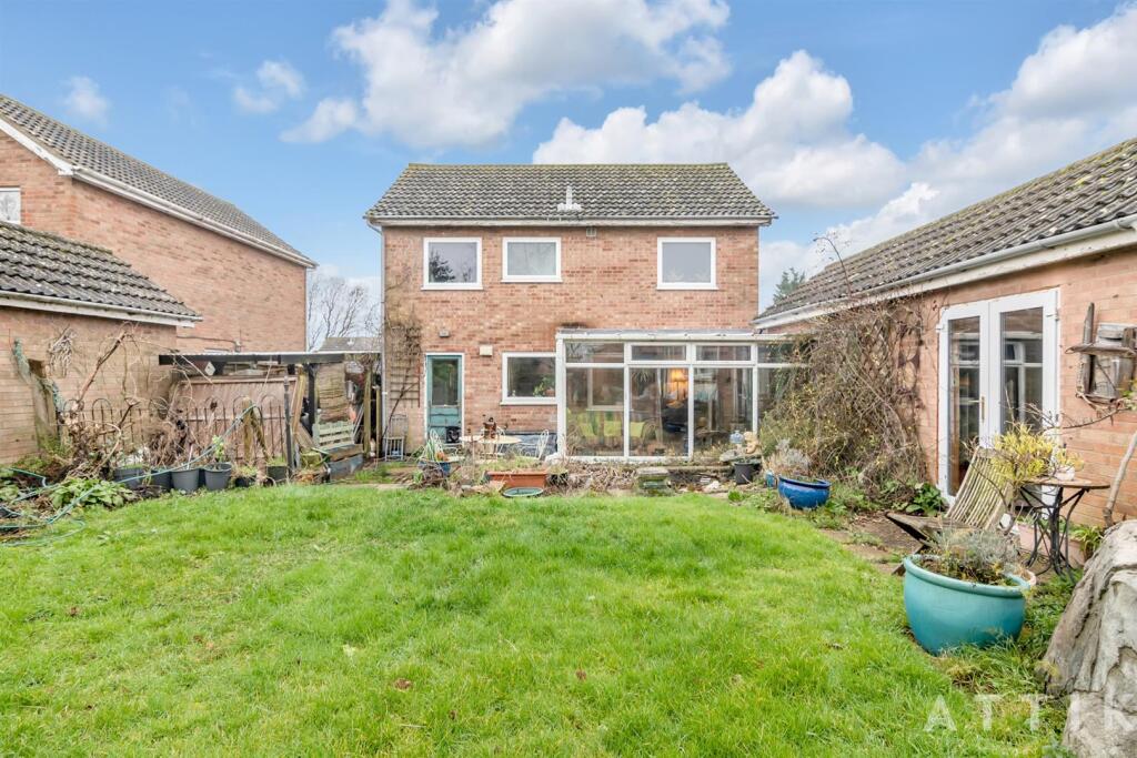 6 Mill Hill Drive Halesworth IP19 8DB (31).jpg