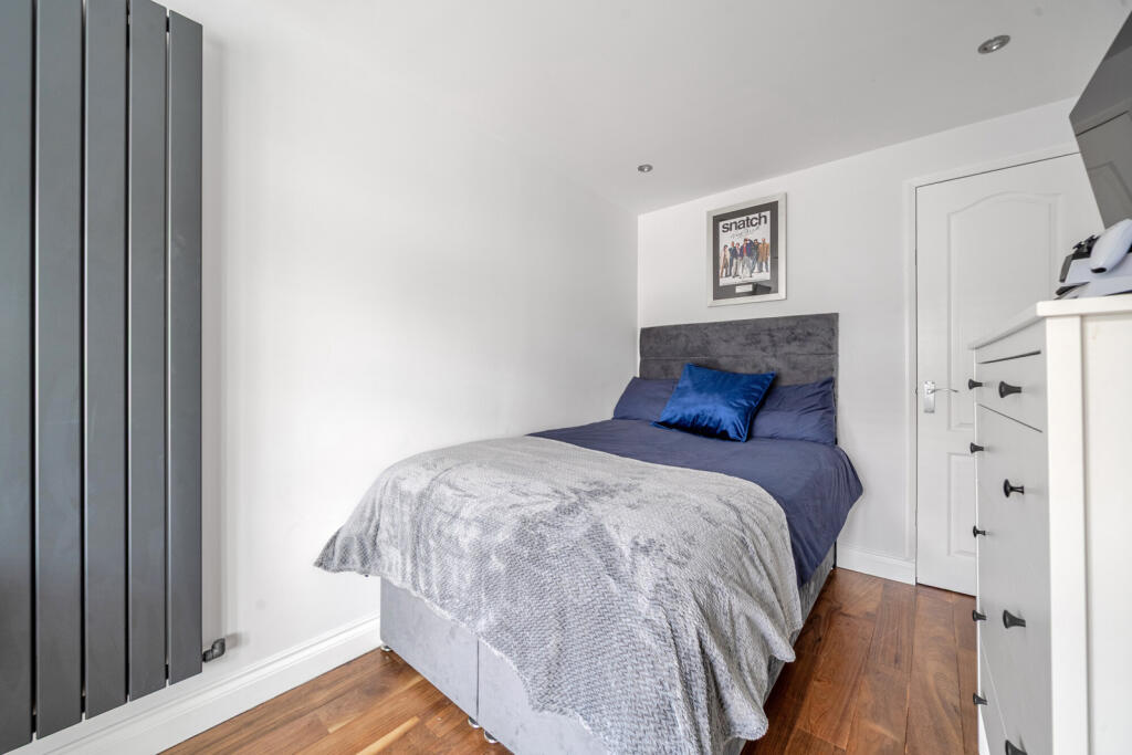 1370499-9-68f76cc...