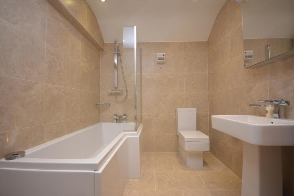 En-suite - Bedroom 4