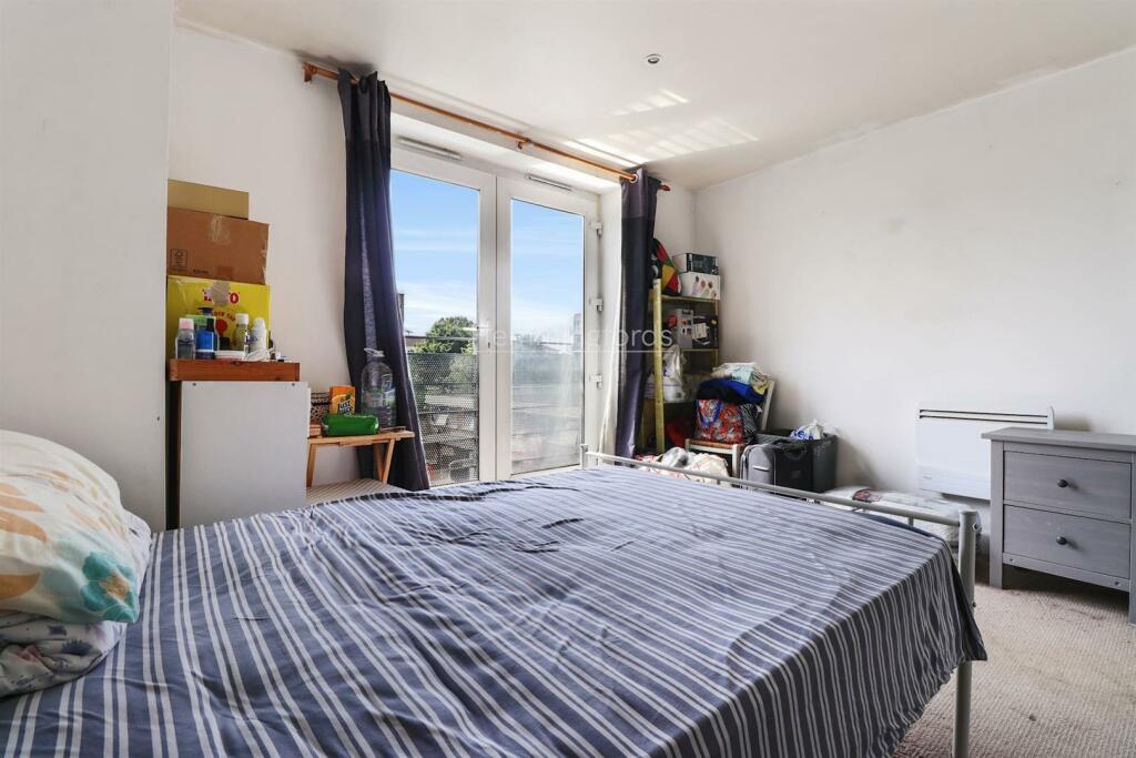 13-705980139 AM HMF 68, Tredegar Road London, E3 2