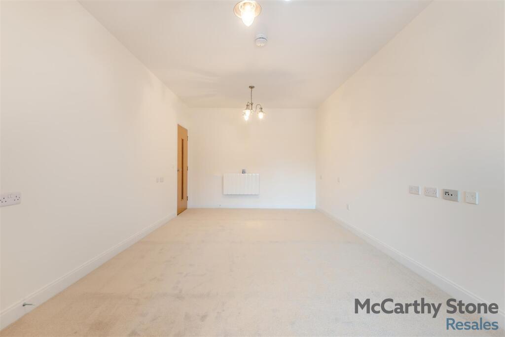 8668183-interior04.jpg