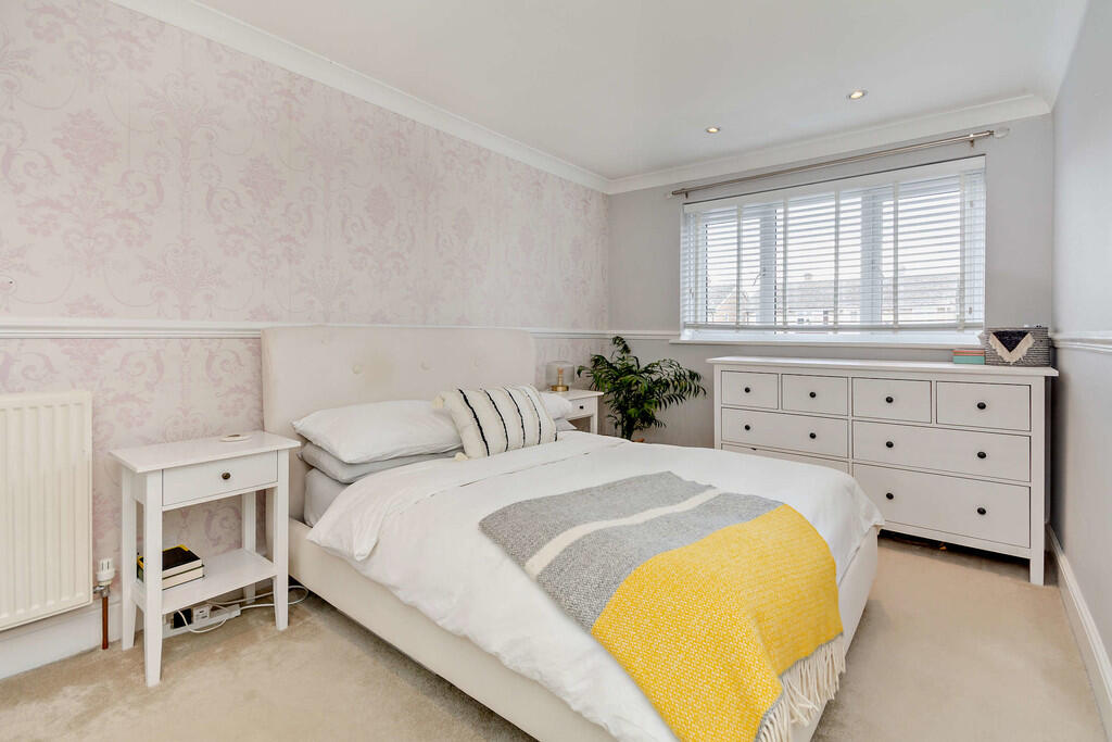 8663137-interior1...