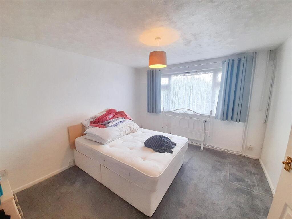 Bedroom 1a new.jpg