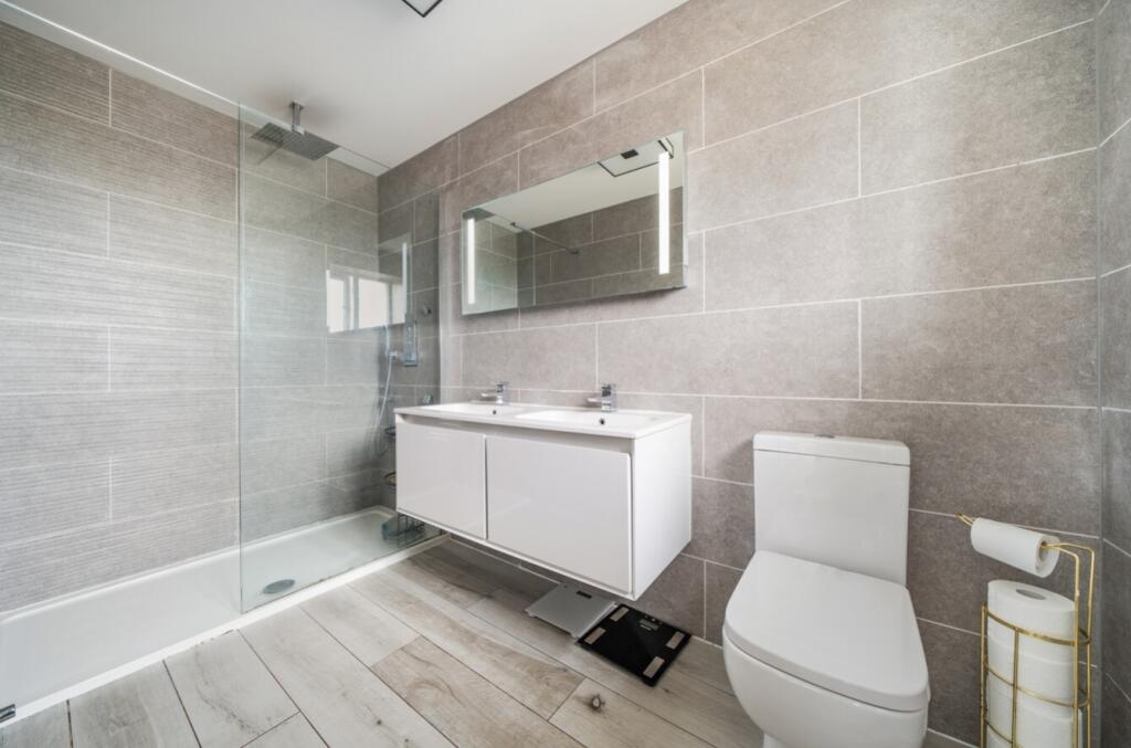 Master Bedroom Ensuite