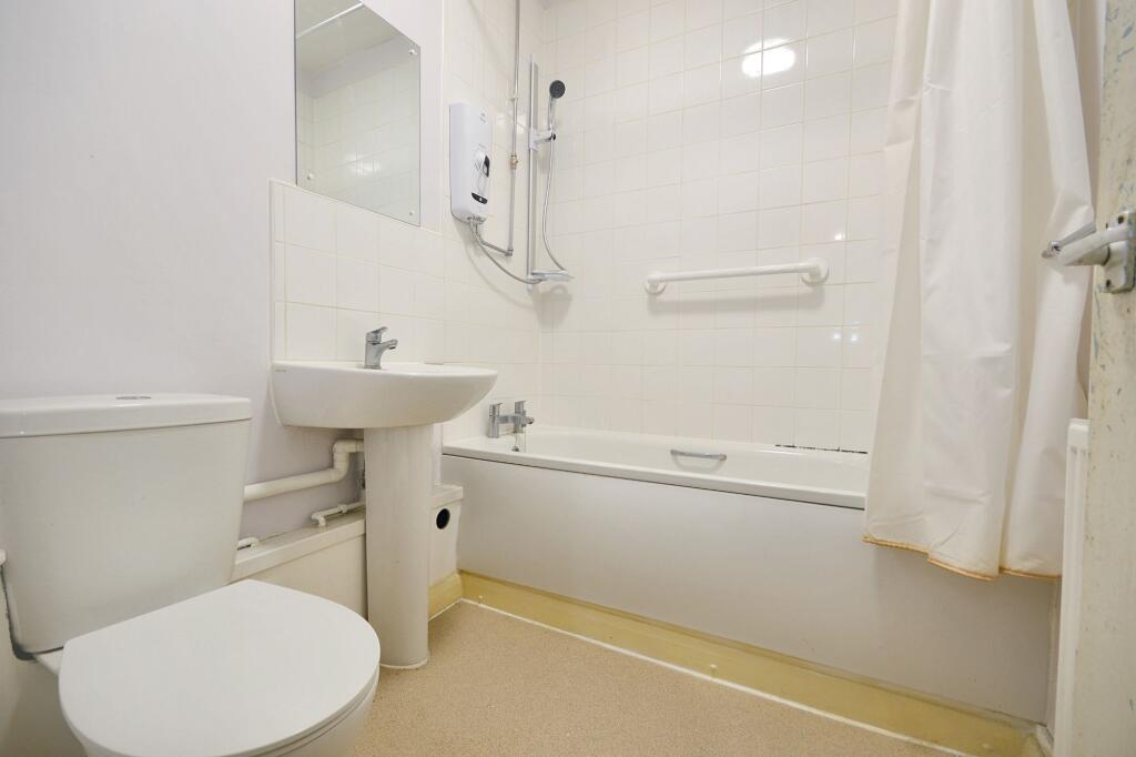 8a Goodwin Road, Shepherds Bush, London W12 9HX