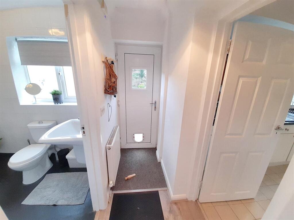 Annexe entrance hall new.jpg