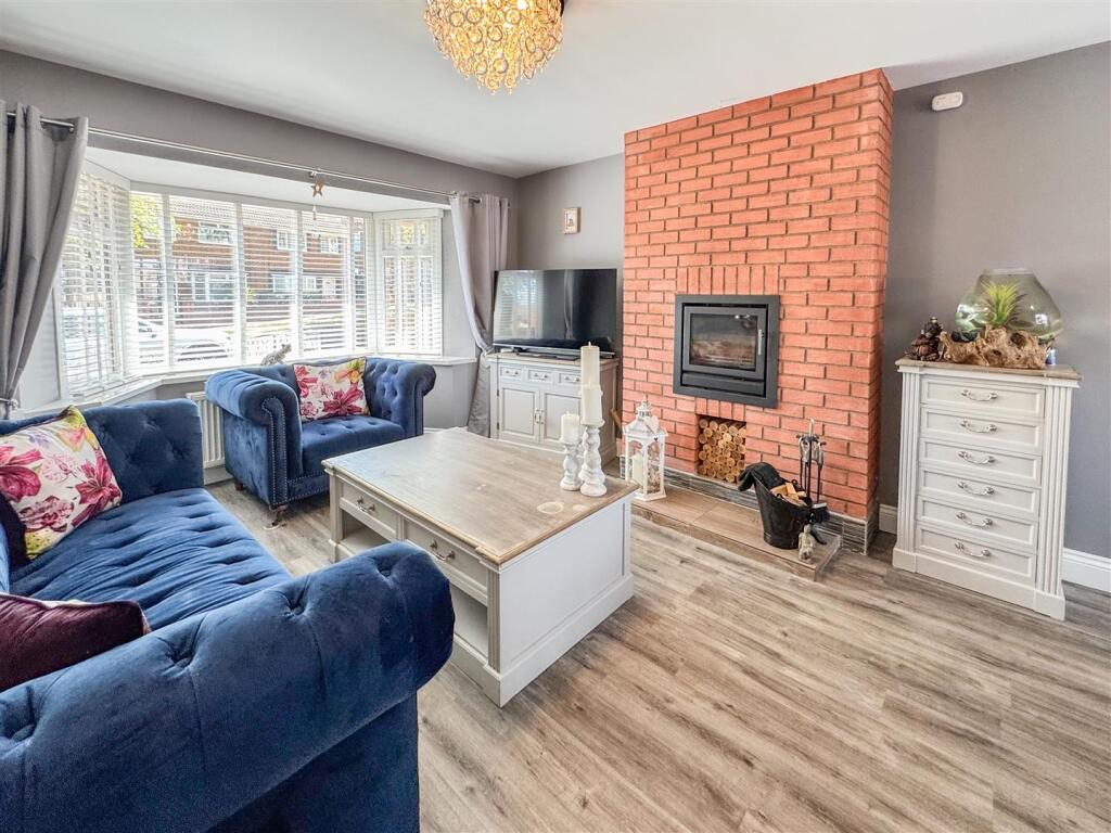 LIVING ROOM/DINING ROOM