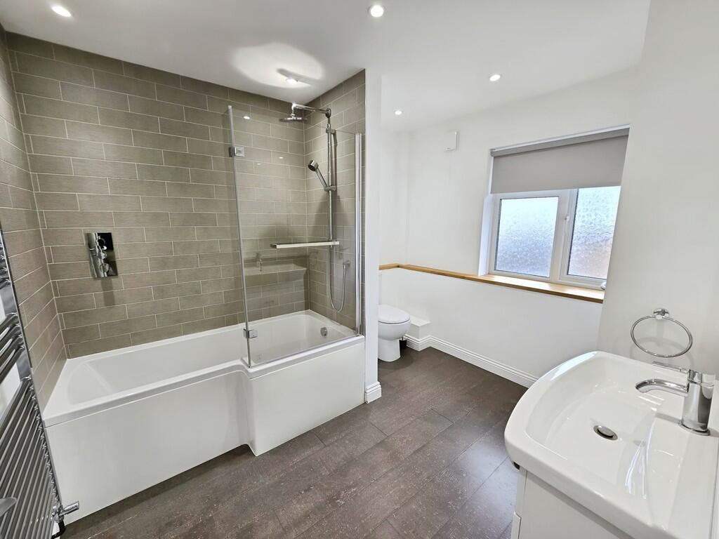 49545853-Bathroom...