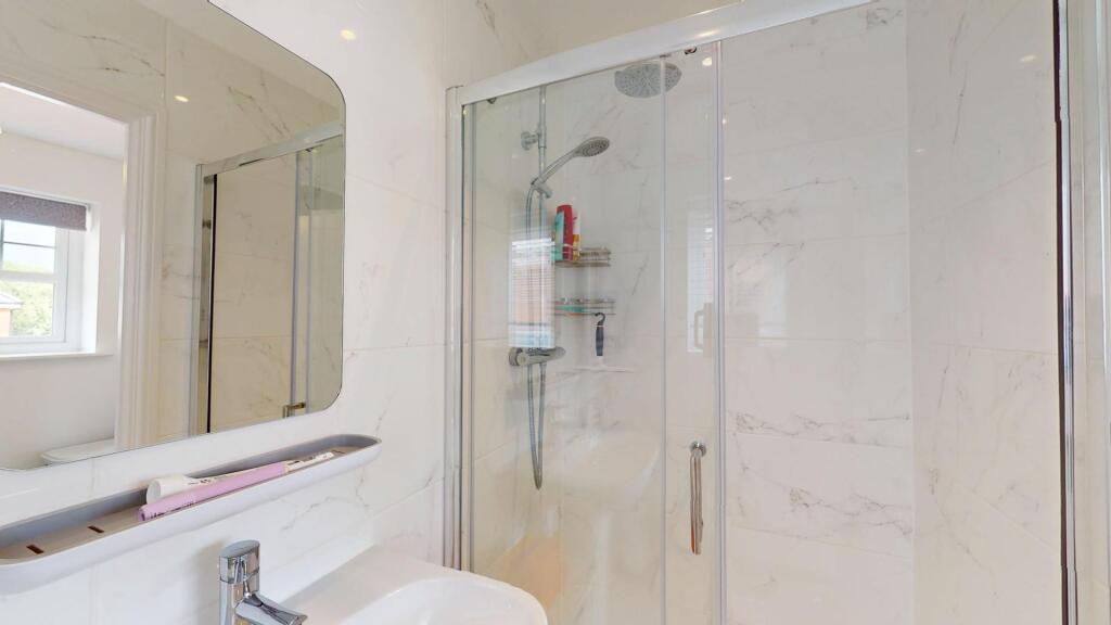 EN SUITE SHOWER ROOM