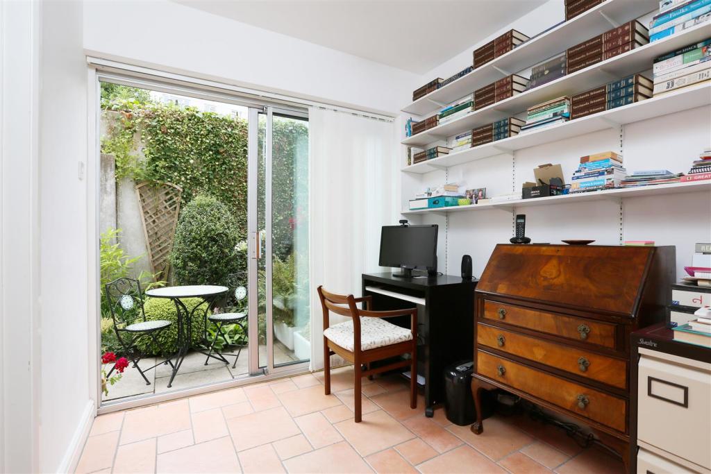 77 Princess Victoria St 4.jpg