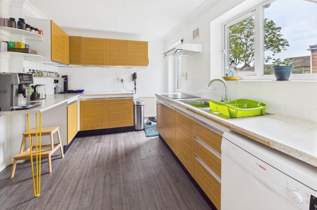 CAM02519G0-PR0295-STILL006